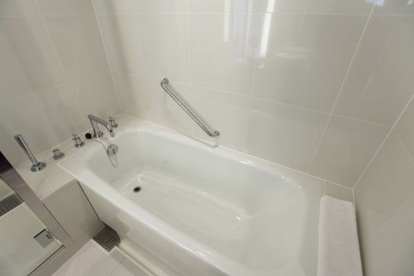Cost of Bathtub Repair in Lancaster